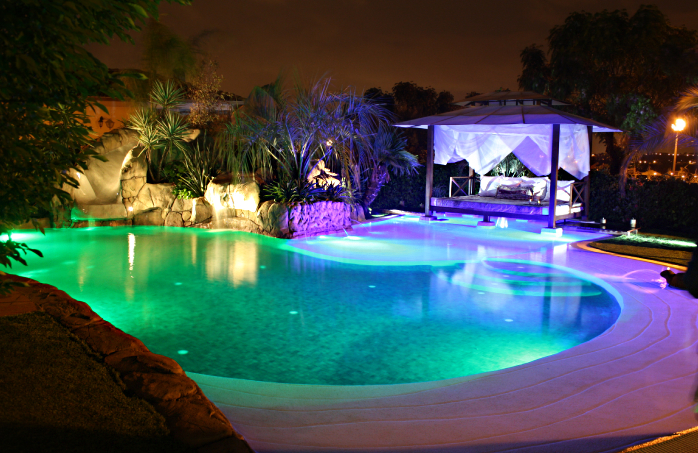 Piscina de arena con iluminación